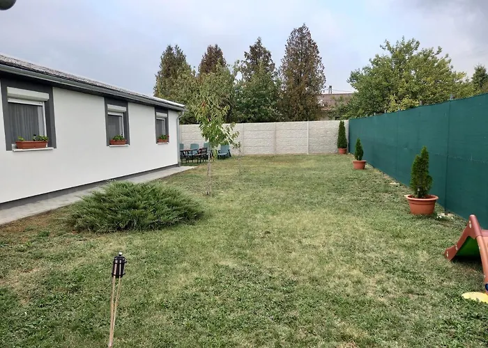 Jucus Vendeghaz בית הארחה 3*