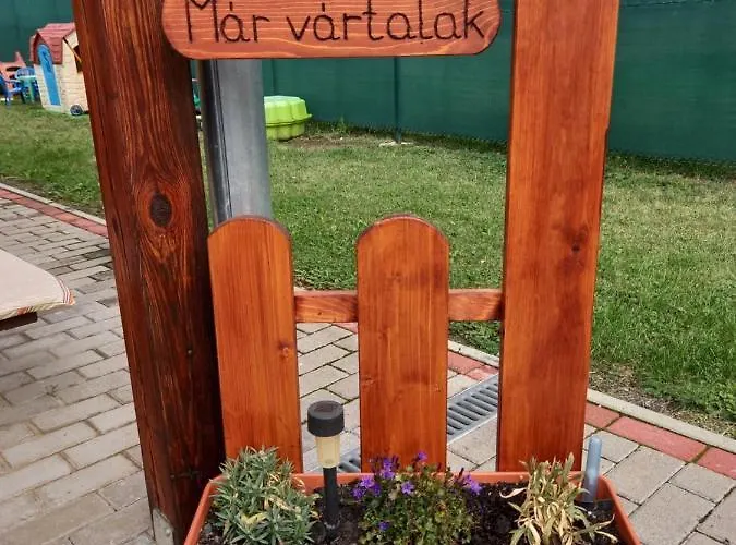 Jucus Vendeghaz בית הארחה 3*